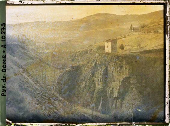 RECORD DATE NOT STATED Ardes-sur-Couze, France , 1916-1917 - Auvergne - StÃ phane Passet - (September 1916 - February 1917) (French - ï»¿Ardes-sur-Couze , France). Landscape, Mont , Mountain, Housing, Gorge, Cliff, Nature , Environment, Habitat , Architecture, Ardes S, Couze, Ardes S, Couze and its valley Copyright: xpiemagsx AKahnlpie020223-9513 !ACHTUNG AUFNAHMEDATUM GESCHÄTZT!