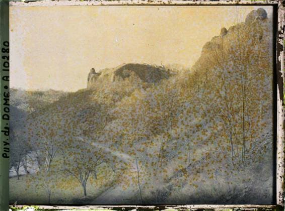 RECORD DATE NOT STATED Ardes-sur-Couze, France , 1916-1917 - Auvergne - StÃ phane Passet - (September 1916 - February 1917) (French - ï»¿Ardes-sur-Couze , France). Landscape, valley, road, river, agglomeration panorama, cliff, Nature , Environment, Habitat , Architecture, Ardes S, Couze and its valley Copyright: xpiemagsx AKahnlpie020223-9516 !ACHTUNG AUFNAHMEDATUM GESCHÄTZT!