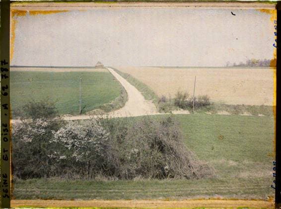 RECORD DATE NOT STATED Vallangoujard, France , 1930 - Ile -de -France - StÃ phane Passet - (June 28 -July 8) (French - ï»¿Vallangoujard , France). Landscape, agriculture , breeding, road, field, Nature , environment, economic activity, Ile de France, Vallangoujard, chemin de MÃ ziere - on the left wheat and on the right beet Copyright: xpiemagsx AKahnlpie020223-21299 !ACHTUNG AUFNAHMEDATUM GESCHÄTZT!
