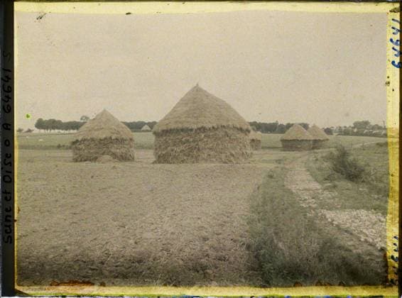 RECORD DATE NOT STATED BouffÃ mont, France , 1930 - Ile -de -France - StÃ phane Passet - (September -October) (French - ï»¿BouffÃ mont , France). Agriculture , breeding, hay, road, field, Economic activity, Ile de France, BouffÃ mont, wheat grinds on field Copyright: xpiemagsx AKahnlpie020223-22488 !ACHTUNG AUFNAHMEDATUM GESCHÄTZT!