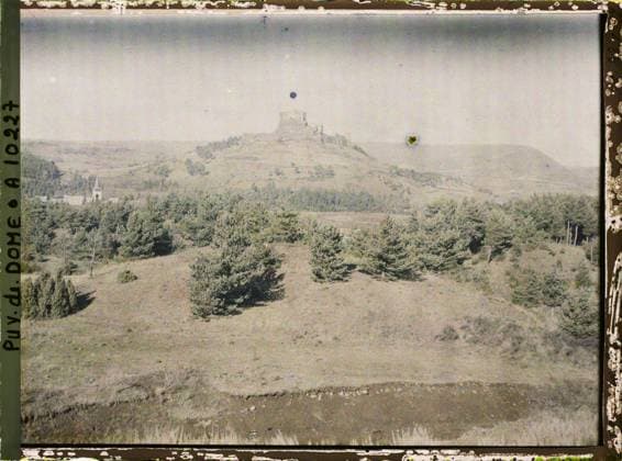 RECORD DATE NOT STATED Murol, France , 1916-1917 - Auvergne - StÃ phane Passet - (September 1916 - February 1917) (French - ï»¿Murol , France). Landscape, Mont , Mountain, archaeological vestige, forest , wood, fortified architecture, fortress, vegetation , botany, Nature , Environment, Habitat , Architecture, France, Murols, view of the castle Copyright: xpiemagsx AKahnlpie020223-9474 !ACHTUNG AUFNAHMEDATUM GESCHÄTZT!