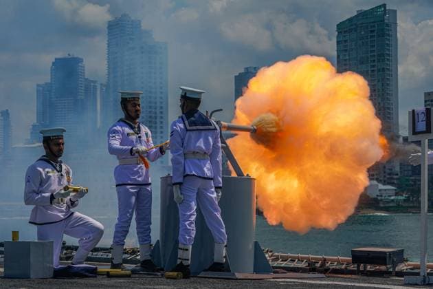 Bilder des Jahres 2023, News 02 Februar News Themen der Woche KW05 News Bilder des Tages Sri Lanka s 75th Independence Day The navy fires a gun salute for the 75th independence day of Sri Lanka on February 4, 2023. On the occasion of Sri Lanka s 75th Independence Day, a gun salute was conducted by the Navy from the Navy ship Vijayabahu. Colombo Sri Lanka  Copyright: xThilinaxKaluthotagex originalFilename: kaluthotage-notitle230204_npfpK.jpg
