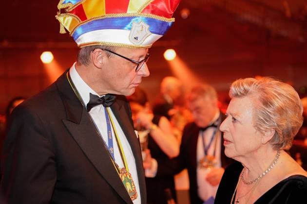 73. Verleihung des Ordens WIDER DEN TIERISCHEN ERNST Aktuell, 04.02.2023, Aachen, Friedrich Merz Parteivorsitzender, Christlich Demokratische Union Deutschlands gemeinsam mit Marie-Luise Marjan im Vorfeld der AKV-Festsitzung des Aachener Karnevalsverein e.V. anlaesslich der 73. Verleihung des Ordens WIDER DEN TIERISCHEN ERNST im EUROGRESS in Aachen Aachen Nordrhein-Westfalen Deutschland *** 73 award of the order WIDER DEN TIERISCHEN ERNST Current, 04 02 2023, Aachen, Friedrich Merz party chairman, Christian Democratic Union of Germany together with Marie Luise Marjan in the run-up to the AKV celebration meeting of the Aachener Karnevalsverein e V on the occasion of the 73 award of the order WIDER DEN TIERISCHEN ERNST in the EUROGRESS i