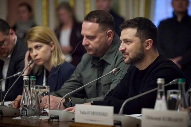 February 3, 2023, Kyiv, Kyiv Oblast, Ukraine: Ukrainian President Volodymyr Zelenskyy, right, listens during at the 24th EU-Ukraine Summit meeting with the European delegation lead by European Commission President Ursula von der Leyen, and European Council President Charles Michel, at the Mariinsky Palace, February 3, 2023 in Kyiv, Ukraine. Kyiv Ukraine - ZUMAp138 20230203_zaa_p138_058 Copyright: xPoolx UkrainianxPresidentiax