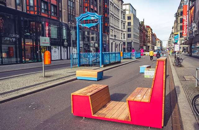 News Themen der Woche KW05 News Bilder des Tages 05 . 02 . 2023 , Berlin Mitte : Die Friedrichstraße ist zwischen Französische Straße und Leipziger Straße für den Autoverkehr gesperrt . *** 05 02 2023 , Berlin Mitte Friedrichstraße is closed for car traffic between Französische Straße and Leipziger Straße