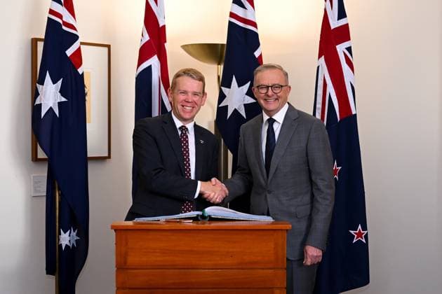 News Themen der Woche KW06 News Bilder des Tages CHRIS HIPKINS AUSTRALIA VISIT, New Zealand Prime Minister Chris Hipkins (left) shakes hands with Australian Prime Minister Anthony Albanese ahead of a bilateral meeting at Parliament House in Canberra, Tuesday, February 7, 2023. New Zealand Prime Minister Chris Hipkins is on an official visit to Australia. ( NO ARCHIVING, EDITORIAL USE ONLY, NO USE IN BOOKS WITHOUT CONSENT CANBERRA ACT AUSTRALIA  Copyright: xLUKASxCOCHx 20230207001760782543