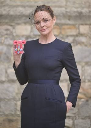. 07 02 2023. Windsor, United Kingdom. Fashion designer Stella McCartney with her CBE after an Investiture at Windsor Castle, United Kingdom.  xPoolx xi-Imagesx IIM-24132-0002