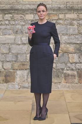 . 07 02 2023. Windsor, United Kingdom. Fashion designer Stella McCartney with her CBE after an Investiture at Windsor Castle, United Kingdom.  xPoolx xi-Imagesx IIM-24132-0005