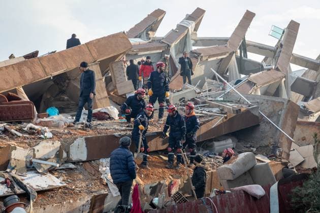 February 7, 2023: Citizens and earthquake victim rescue efforts after the earthquake in Hatay Antakya, Turkey on February 7, 2022. Search and rescue efforts continue in the wreckage of the destroyed buildings in Hatay, one day after the 7.7 and 7.6 magnitude earthquake, the epicenter of which is in the PazarcÄÂ±k and Elbistan districts of KahramanmaraAÅ¸, affecting 10 provinces. - ZUMAi72_ 20230207_znp_i72_025 Copyright: xTolgaxIldunx