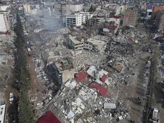 (230208) -- KAHRAMANMARAS, Feb. 8, 2023 -- This aerial photo taken on Feb. 7, 2023 shows collapsed buildings after a powerful earthquake in Kahramanmaras, T¨¹rkiye. The death toll in T¨¹rkiye s devastating earthquakes climbed to 5,434 on Tuesday, while the number of injuries rose to 31,777, Turkish Health Minister Fahrettin Koca said. (Photo by Xinhua) T?RKIYE-KAHRAMANMARAS-EARTHQUAKES-DEATH TOLL MustafaxKaya 