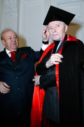 TSERETELI GRIGOROVICH 114197 08.02.2005 Zurab Tsereteli, Russian Academy of Arts President, bestows on Yuri Grigorovich, renowned ballet master and People s Actor of the USSR, the academy honorary member s badge and gown Sergey Pyatakov Sputnik Moscow Russia  Copyright: xSergeyxPyatakovx