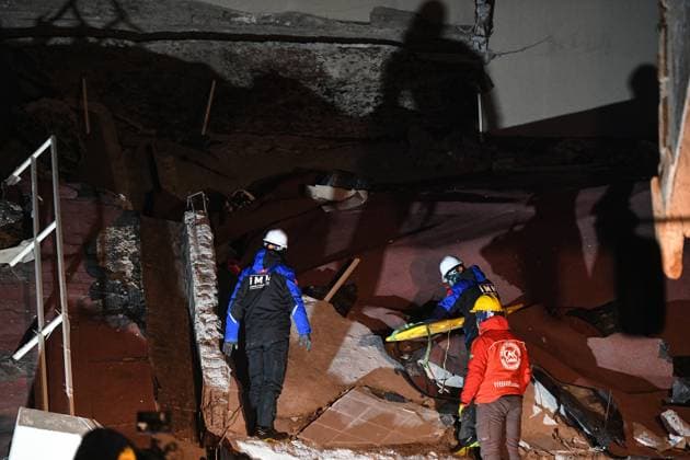 TURKEY, KAHRAMANMARAS PROVINCE - FEBRUARY 7, 2023: Rescue workers pick through the rubble in search of survivors in the aftermath of an earthquake in Kahramanmaras Province in southeast Turkey. A major earthquake measuring 7.7 on the Richter scale struck southern Turkey and northwest Syria early on February 6; almost 150 subsequent aftershocks were felt across ten provinces of Turkey as well as the neighbouring countries, in particular Syria; according to recent reports more than 5,800 people died and over 34,000 were injured in Turkey. Maxim Grigoryev TASS  57242157