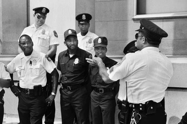 USA, Washington, 02.07.1992 Archiv.: 34-62-31 Fuer Ihr Archiv! Foto: Polizisten im Gespraech Fuer Ihr Archiv! *** USA, Washington, 02 07 1992 Archive 34 62 31 For your archive Photo Policemen talking For your archive