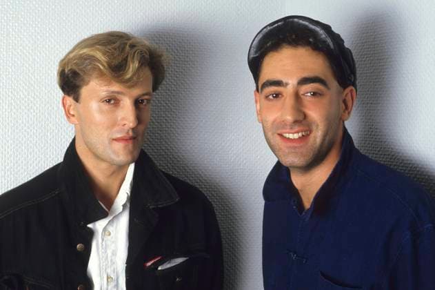 Robert Görl und Gabi Delgado-Lopez von DAF bei einem Fotoshooting im Büro von Pop Special. Hannover, 15.04.1987 *** Robert Görl and Gabi Delgado Lopez of DAF at a photo shoot in the office of Pop Special Hannover, 15 04 1987 Foto:xL.xvonxSaintxGeorgex xFuturexImage