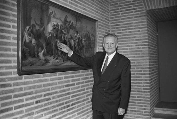 Deutschland, Muenchen, 05.07.1992 Archiv.: 35-03-17 Weltwirtschaftsgipfel Foto: Max Streibl, Ministerpraesident Bayern, in der Residenz Weltwirtschaftsgipfel *** Germany, Munich, 05 07 1992 Archive 35 03 17 World Economic Summit Photo Max Streibl, Prime Minister of Bavaria, at the Residence World Economic Summit