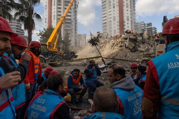 February 10, 2023, Adana, Turkey, Turkey: Hopes are dwindling but rescue workers continue to search for survivors on February 10, 2023 in Adana, Turkey, tirelessly sorting through the ruble after a 7.8 magnitude earthquake hit Turkey and Syria. Family members missing loved ones watch wordlessly hoping to find their loved ones alive but preparing for the worst as the country-wide death surpasses 20,000. Adana Turkey - ZUMAj167 20230210_zip_j167_016 Copyright: xSvetxJacquelinex