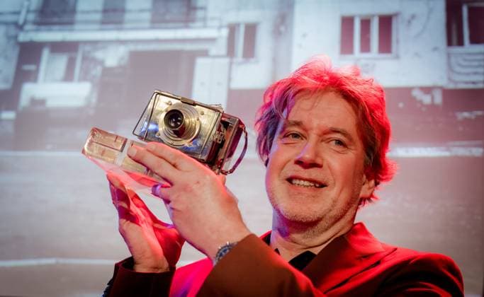 Entertainment Bilder des Tages HILVERSUM - Eddy van Wessel wins the Silver Camera. Van Wessel was awarded the photo prize in Museum Hilversum for his photo series Ruins for freedom, a black and white photo series about the war in Ukraine. The prize is for the best journalistic photo of the past year. ANP MARCO DE SWART netherlands out - belgium out