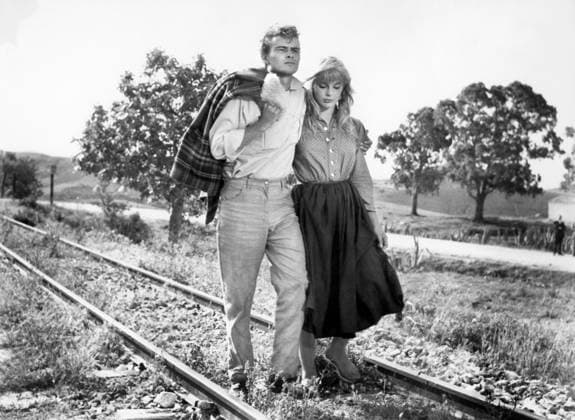 Horst Buchholz, Elke Sommer, on-set of the German-Mexican Film, The Naked And The Brave , German: Das Totenschiff, UFA-Filmverleih, Eagle American Films, 1959  Copyright: xABxArchivesx jtv016766