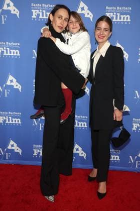 10 February 2023 -Santa Barbara, California - Clara Cullen, Sophie Buhai, Alma Farago of the Year Award - 38th Annual Santa Barbara International Film Festival held at The Arlington Theatre in Santa Barbara. Santa Barbara USA - ZUMAa123 20230210_zaa_a123_090 Copyright: xFSx