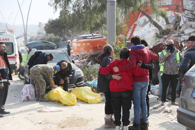 Five Days After The Earthquake In Turkey Five days after the earthquake, the death toll exceeded 17,000. People carry their relatives who came out from under the rubble, in Kahramanmaras , Hatay , Gaziantep, on february 11, 2023. Hatay Turkey  Copyright: xYunusxDalgicx originalFilename: dalgic-notitle230211_npnek.jpg