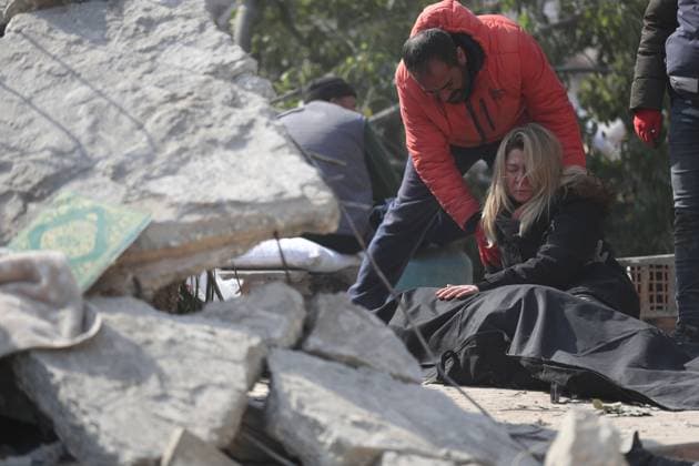 Five Days After The Earthquake In Turkey Five days after the earthquake, the death toll exceeded 17,000. People carry their relatives who came out from under the rubble, in Kahramanmaras , Hatay , Gaziantep, on february 11, 2023. Hatay Turkey  Copyright: xYunusxDalgicx originalFilename: dalgic-notitle230211_npOLg.jpg