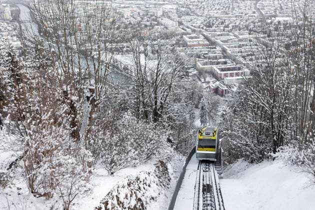 IMAGO Creative, Jahreszeit Winter in der Stadt Hungerburgbahn im Winter, Innsbruck, Tirol, Österreich *** Hungerburgbahn at Winter, Innsbruck, Tyrol, Austria 1065530428