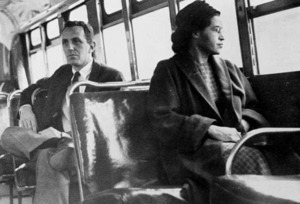 USA 21 DECEMBER 1955 - En dag i december 1955 vägrade Rosa Parks finna sig i raslagarna i den amerikanska Södern. Hon reste sig inte för den vite mannen pa bussen. Detta blev startskottet för bussbojkotten i Montgomery som sa smaningom ledde till att de rasistiska busslagarna upphävdes. Ersätter bild 48531. UNITED STATES x450x *** USA 21 DECEMBER 1955 One day in December 1955, Rosa Parks refused to accept the racial laws of the American South She did not stand up for the white man on the bus This was the start of the bus boycott in Montgomery which eventually led to the repeal of the racist bus laws Replaces image 48531 UNITED STATES x450x  Copyright: xUPIx ROSA PARKS