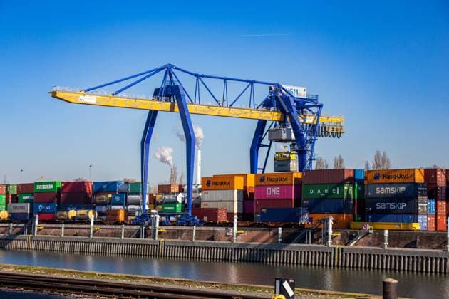 Der Hafen von Mannheim. Der Mannheimer Hafen ist der viertgrößte Binnenhafen von Deutschland *** The Port of Mannheim The Port of Mannheim is the fourth largest inland port of Germany Copyright: xx