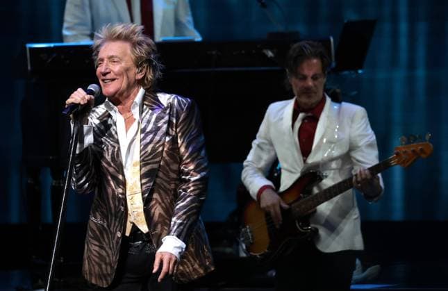 Bilder des Jahres 2023, Entertainment 02 Februar Entertainment Themen der Woche KW07 Entertainment Bilder des Tages Rod Stewart performs on stage at the Hard Rock Live in the Seminole Hotel and Casino Hollywood, in Hollywood, Florida on Monday, February 13, 2023.  MIA20230213109 GARYxIxROTHSTEIN