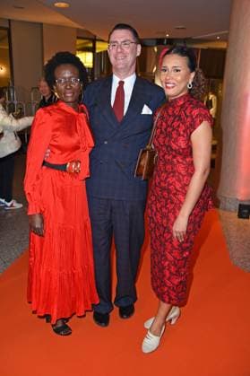 Andrej Hermlin mit Ehefrau Joyce Hermlin und Tochter Rachel Hermlin beim ASKANIA AWARD 2023 im Berlin Capital Club in Berlin am 14.02.2023