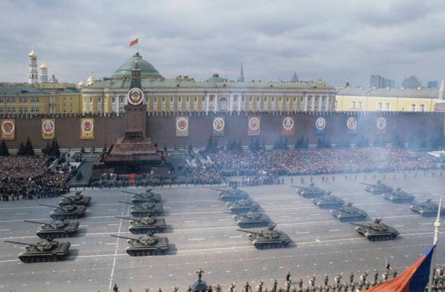Victory Day 8367074 09.05.1985 Modern combat vehicles are displayed on Red Square in Moscow during the celebrations to mark the 40th anniversary of Soviet people s victory in the Great Patriotic War of 1941-1945. Vitaliy Arutjunov Moscow Russia  Copyright: xVitaliyxArutjunovx