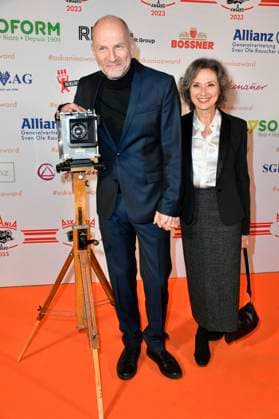Götz Schubert mit Ehefrau Simone Witte bei der Verleihung des Askania Award 2023 im Capital Club im Hilton Hotel. Berlin, 14.02.2023