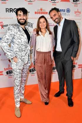 Mohamed Chahrour, Sarah Alles und Samir Fuchs bei der Verleihung des Askania Award 2023 im Capital Club im Hilton Hotel. Berlin, 14.02.2023