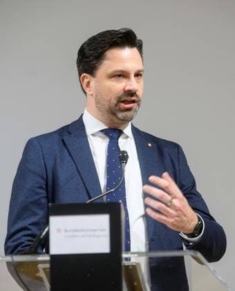 20230215 Bestellung des neuen Direktors des Heeresgeschichtlichen Museums WIEN, OESTERREICH - 15. FEBRUAR: Neuer Direktor des Heeresgeschichtlichen Museums Georg Hoffmann bei seimer Bestellung durch die Verteidiugsministerin in der Rossauer Kaserne am 15. Februar, 2023 in Wien, Oesterreich. 230215_SEPA_32_009 Copyright: xMartinxJuenx SEPAxMedia