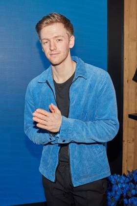 Timur Bartels - Verleihung des Blaue Blume Award 2023 von Romance TV in THE REED in Berlin am 15.02.2023. Blaue Blume Award 2023