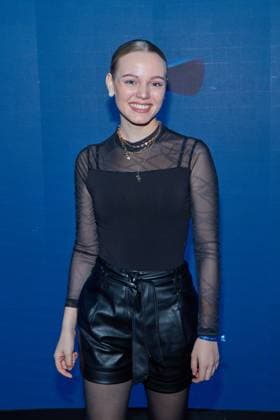 Lilly Joan Gutzeit - Verleihung des Blaue Blume Award 2023 von Romance TV in THE REED in Berlin am 15.02.2023. Blaue Blume Award 2023