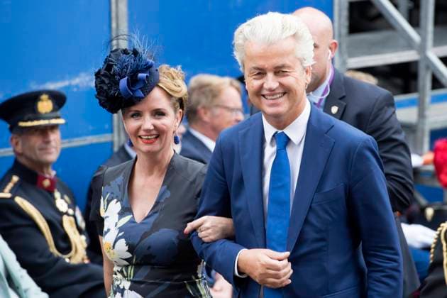 Op Prinsjesdag 2018 spreekt het staatshoofd in de Aankomst Politici Ridderzaal. Staten-Generaal van het Koninkrijk der Nederlanden in verenigde vergadering bijeen de troonrede uit. Daarin geeft de regering aan wat het regeringsbeleid zal zijn voor het komende jaar. op de foto On the photo: Pvv-leider Geert Wilders arriveert met Fleur Agema *** On Prinsjesdag 2018, the head of state delivers the Speech from the Throne in the Arrival of Politicians Ridderzaal Staten Generaal of the Kingdom of the Netherlands assembled in unison In it, the government outlines what the governments policy will be for the coming year In the photo On the photo Pvv leader Geert Wilders arrives with Fleur Agema  EMST20180918-425.jpg