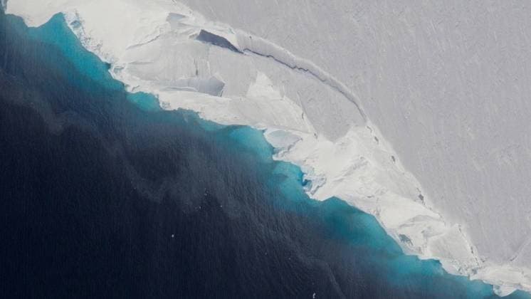 January 31, 2019 - Antarctica - gigantic cavity, two-thirds the area of Manhattan and almost 1,000 feet tall, growing at the bottom of Thwaites Glacier in West Antarctica is one of several disturbing discoveries reported in a new -led study of the disintegrating glacier. The findings highlight the need for detailed observations of Antarctic glaciers undersides in calculating how fast global sea levels will rise in response to climate change. Antarctica - ZUMAz03_ 20190131_sha_z03_250 Copyright: xNASAx