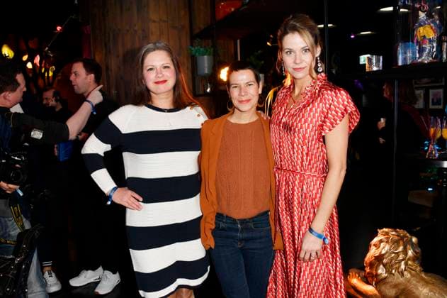 Josephine Schmidt, Anne Düe und Jessica Ginkel bei der Verleihung des Blaue Blume Award 2023 im The Reed. Berlin, 15.02.2023