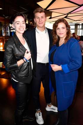 Gast, Lukas Sauer und Rebecca Immanuel bei der Verleihung des Blaue Blume Award 2023 im The Reed. Berlin, 15.02.2023