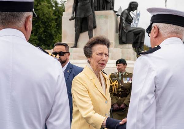 Bilder des Jahres 2023, Entertainment 02 Februar Entertainment Themen der Woche KW07 Entertainment Bilder des Tages February 17, 2023, Christchurch, New Zealand: Princess Anne, sister of King Charles III, chats with uniformed service members after the rededication of the city s newly restored Citizens War Memorial. Christchurch New Zealand - ZUMAh13_ 20230217_zaf_h13_006 Copyright: xPJxHellerx