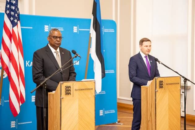 News Themen der Woche KW07 16.02.2023. Tallinn.On Thursday afternoon, United States Secretary of Defense Lloyd Austin arrived in Estonia to meet with Prime Minister Kaja Kallas and Minister of Defense Hanno Pevkur (Both Reform). Press conferecne of Lloyd Austin (left) and Hanno Pevkur (right). Photo Eero Vabamägi, Postimees Tallinn Harjumaa Estonia 1EV16FEB23B2  Copyright: xEeroxVabamägix Lloyd Austin, Hanno Pevkur