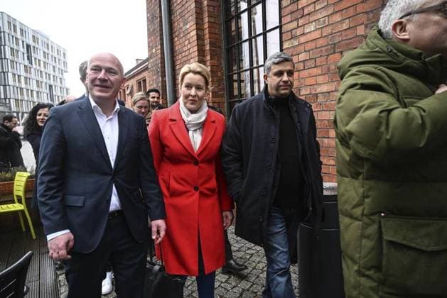 Sondierungsgespräche CDU SPD *** NUR FÜR REDAKTIONELLE ZWECKE *** EDITORIAL USE ONLY ***<p>Erste Sondierungsgespräche zwischen CDU und SPD nach er Wiederholungswahl am 17. Februar 2023 auf dem Berliner EUREF-Campus. Kai Wegner, Franziska Giffey und Raed Saleh. Deutschland Berlin Copyright: RetoxKlar *** Exploratory talks CDU SPD FOR EDITORIAL PURPOSES ONLY EDITORIAL USE ONLY p First exploratory talks between CDU and SPD after the repeat election on February 17, 2023 at the EUREF Campus in Berlin Kai Wegner, Franziska Giffey and Raed Saleh Germany Berlin Copyright RetoxKlar Copyright: RetoxKlar doc7oyylbafdnpjx90yd5g ,EDITORIAL USE ONLY