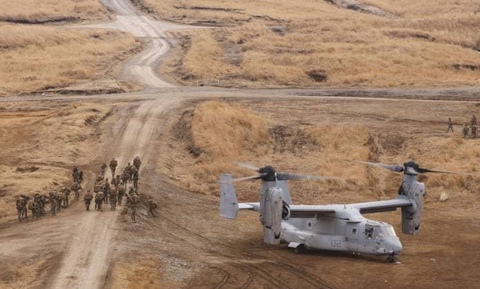 News Themen der Woche KW07 News Bilder des Tages Japan-U.S. joint drill in southwestern Japan A U.S. Marine Corps MV-22 Osprey tilt-rotor plane takes part in a joint drill with Japan s Ground Self-Defense Force at an exercise ground in the southwestern Japan prefecture of Oita on Feb. 18, 2023. The drill, taking place from Feb. 16 to March 12, is designed to train for the defense of Japan s remote islands.  A14AA0001397610P