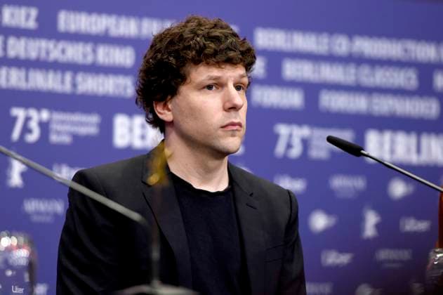 Entertainment Themen der Woche KW07 Entertainment Bilder des Tages Jesse Eisenberg bei der Pressekonferenz zum Kinofilm Manodrome auf der Berlinale 2023 73. Internationale Filmfestspiele Berlin im Hotel Grand Hyatt. Berlin, 18.02.2023 *** Jesse Eisenberg at the press conference for the feature film Manodrome at the Berlinale 2023 73 Berlin International Film Festival at the Hotel Grand Hyatt Berlin, 18 02 2023. Foto:xC.xNiehausx xFuturexImage