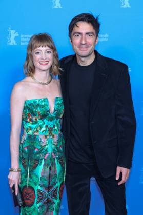 Leonie Benesch und Regisseur Ä°lker Catak bei der Panorama Premiere das Lehrerzimmer während der Berlinale im Zoo Palast am 18.02.23 Das Lehrerzimmer Premiere - Berlinale