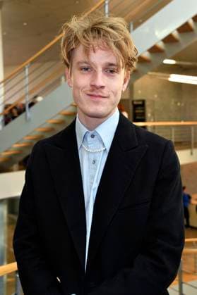 Louis Hofmann bei der Verleihung des Preises der deutschen Filmkritik 2023 in der Akademie der Künste. Berlin, 19.02.2023