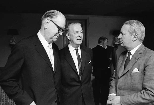 STOCKHOLM 1966-06-09 Statsminister Tage Erlander (s) och Folkpartiledaren Bertil Ohlin möter brittiske Toryledaren Edward Heath Stockholm Sverige PER x1902x *** STOCKHOLM 1966 06 09 Prime Minister Tage Erlander s and Peoples Party leader Bertil Ohlin meet British Tory leader Edward Heath Stockholm Sweden PER x1902x  Copyright: xTTxHISTORICALx ERLANDER-OHLIN-HEATH