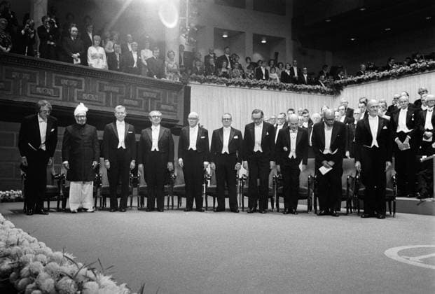ARKIV 791210 - 1979 Nobel laureate in physics, professor Abdus Salam (2:nd from left) from Pakistan is seen together with the other prize winners after the ceremony at the Concert Hall in Stockholm 1979. STOCKHOLM SVERIGE x1001x *** ARKIV 791210 1979 Nobel laureate in physics, professor Abdus Salam 2 nd from left from Pakistan is seen together with the other prize winners after the ceremony at the Concert Hall in Stockholm 1979 STOCKHOLM SVERIGE x1001x  Copyright: xJanxCollsiööx NOBEL 1979 KONSERTHUSET