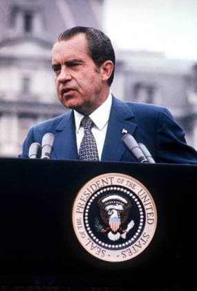 SCANPIX SWEDEN, 1972. President Richard M Nixon, USA, i talarstolen. Bakom mikrofoner i talarstol med presidentemblemet. President x20360x *** SCANPIX SWEDEN, 1972 President Richard M Nixon, USA, in the lectern Behind microphones in the lectern with the presidential emblem President x20360x  Copyright: xTTx 20360